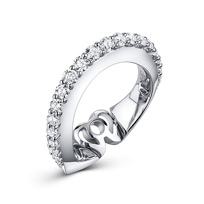 Ring with diamonds