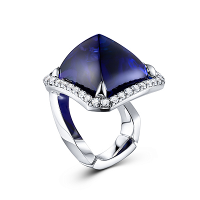 Ring with tanzanite and diamonds