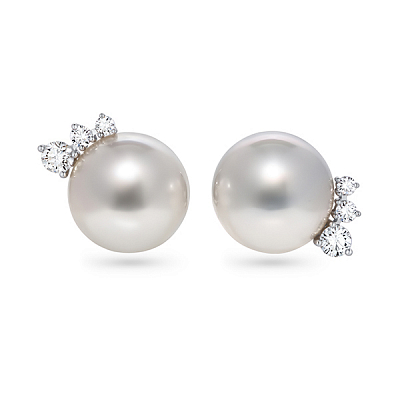 Stud earrings with South Sea pearls and diamonds