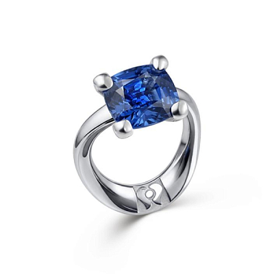 Ring with sapphire