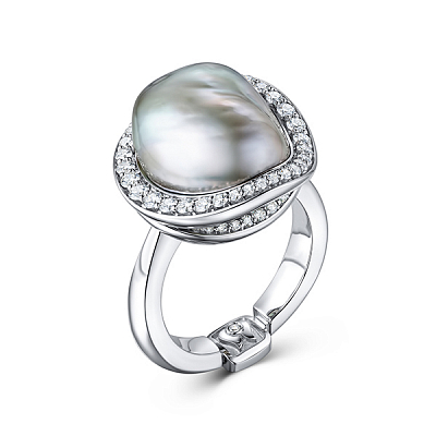 Ring with South Sea baroque pearl and diamonds