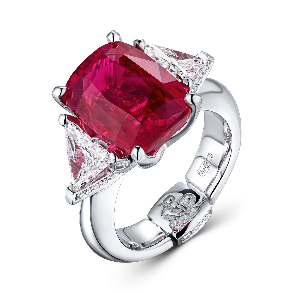 Ring with Mahenge spinel and diamonds картинка 2
