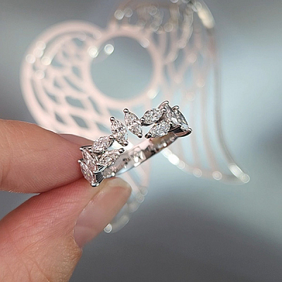 Ring with diamonds