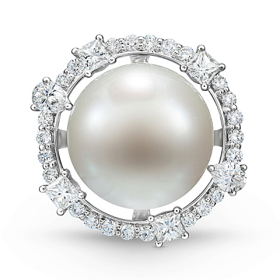 Ring with South Sea pearl and diamonds