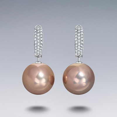 Earrings with freshwater pearls and diamonds