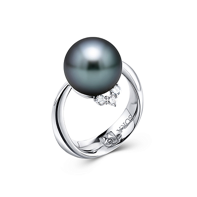 Ring with Tahitian pearl and diamonds