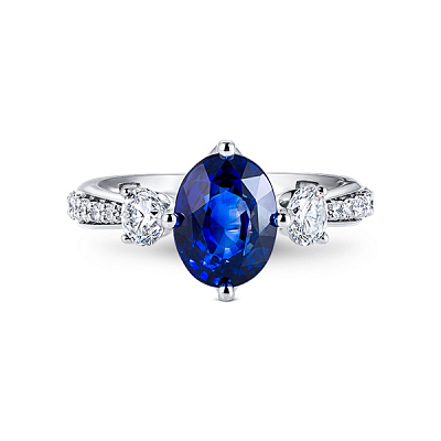 Ring with blue sapphire and diamonds