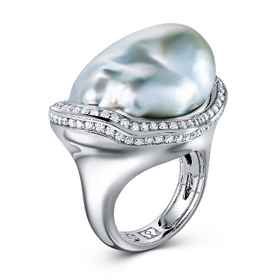 Ring with South Sea baroque pearl and diamonds