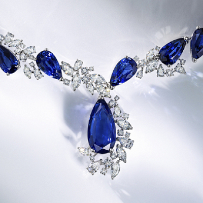 Necklace with blue sapphires and diamonds