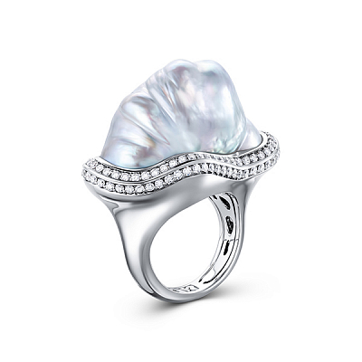 Ring with South Sea baroque pearl and diamonds