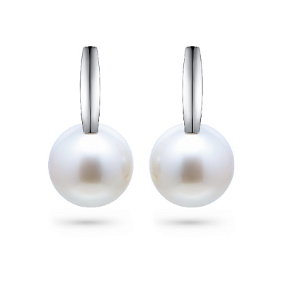 Earrings with South Sea pearls and diamonds