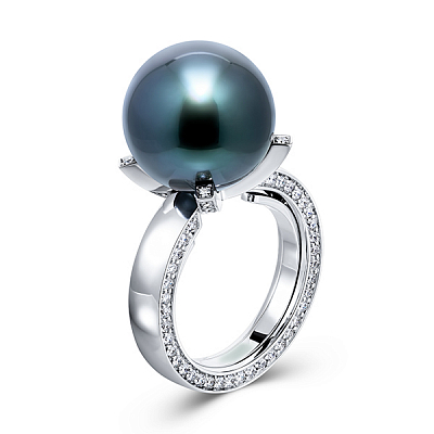 Ring with Tahitian pearl and diamonds